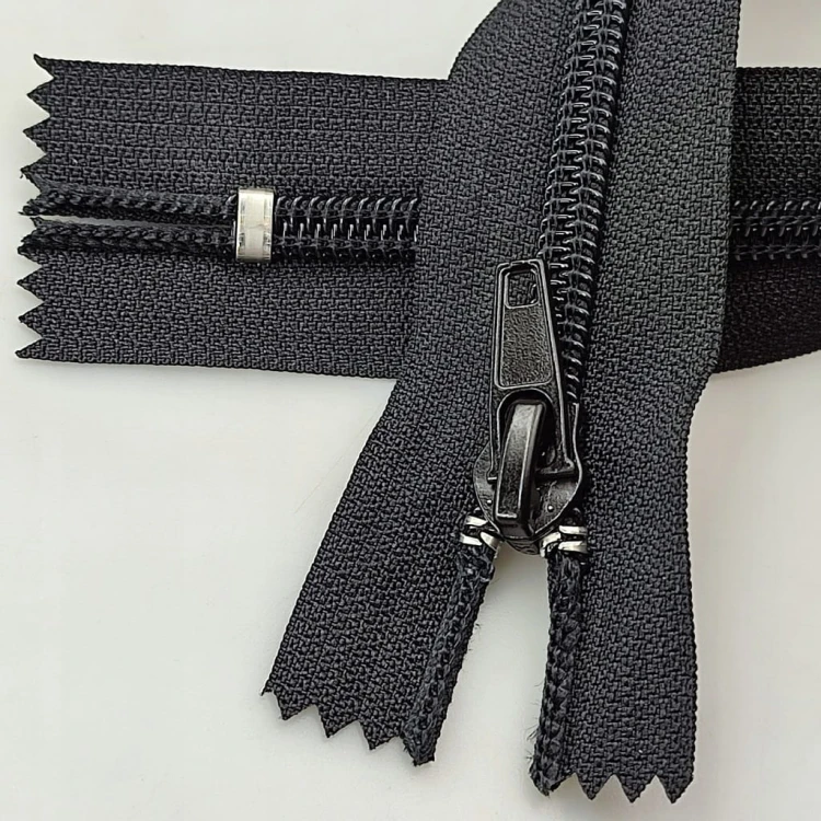 Zamek suwak nierozdzielczy spiralny # 7 żyłkowy do butów 25 cm czarny