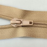 Zamek nierozdzielczy spiralny # 7 żyłkowy do butów plecaka torby 50 cm beż