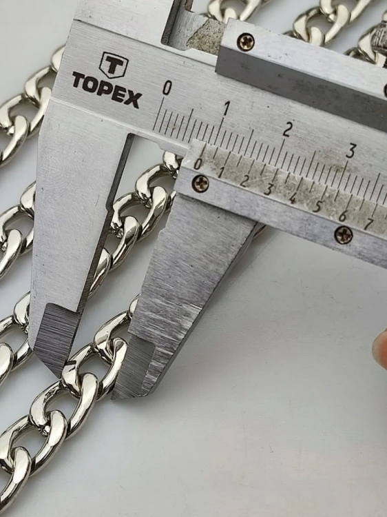 Łańcuszek metalowy bez karabińczyków do torebki 100 cm srebrny 9 x 13 mm