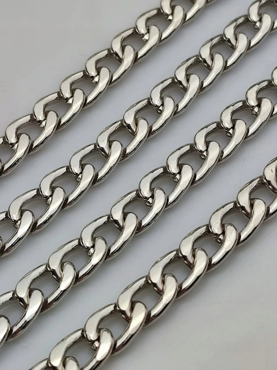 Łańcuszek metalowy bez karabińczyków do torebki 100 cm srebrny 9 x 13 mm