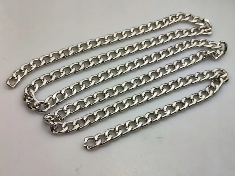 Łańcuszek metalowy bez karabińczyków do torebki 100 cm srebrny 9 x 13 mm