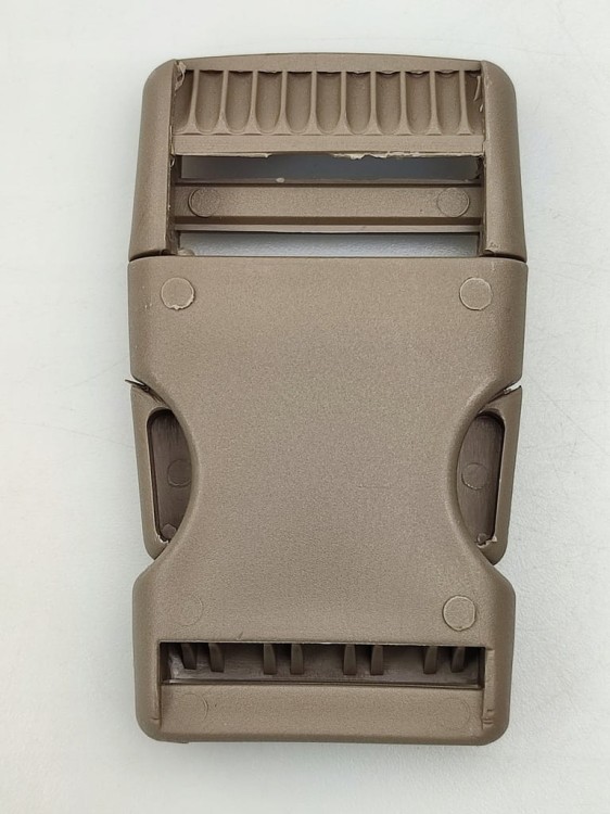 Klamra zatrzaskowa plastikowa 30 mm do paska 1 sztuka beżowa