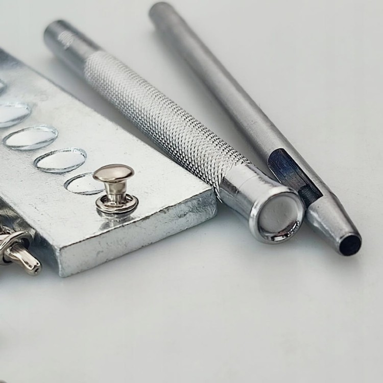 Zestaw do montażu nitów LUX 6 mm zbijak wycinak nity 100 sztuk