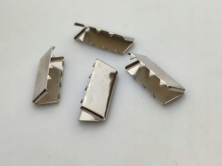 Końcówka zakończenie metalowe do paska taśmy 30 mm srebrny 10 sztuk
