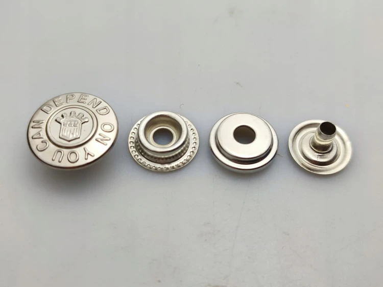Napy zatrzaski 17 mm 10 sztuk nikiel wzorek