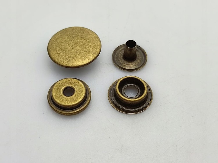 Napy zatrzaski Standard 17 mm 10 sztuk stare złoto
