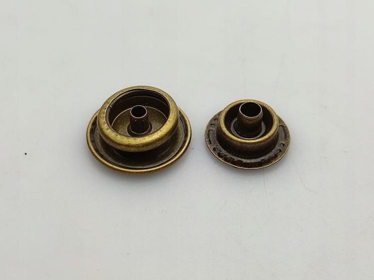 Napy zatrzaski Standard 17 mm 10 sztuk stare złoto