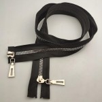 Zamek rozdzielczy kostkowy # 5 dwusuwakowy 85 cm czarno / srebrny