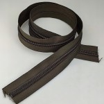 Taśma suwakowa gruba spiralna # 10 żyłkowa 1 metr khaki / oliwka