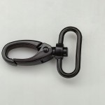Karabińczyk gruby metalowy 30 32 / 60 mm do paska czarny mat (40)