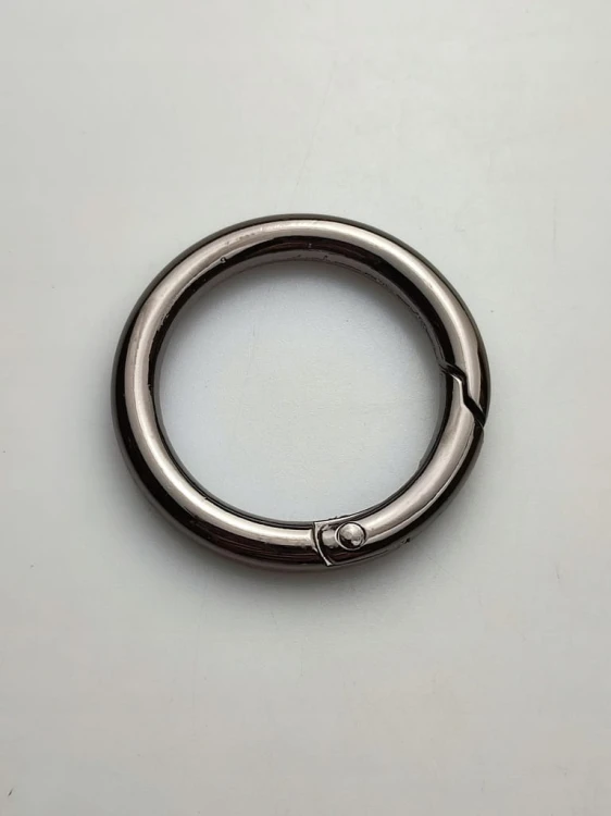 Kółko kaletnicze otwierane 34 / 6 mm czarny nikiel