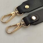 Pasek ucho do torebki 24 mm czarny z karabińczykami złote 108 cm