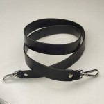 Pasek ucho do torebki 24 mm czarny z karabińczykami srebrne 108 cm