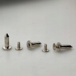 Ćwieki kolec na obroże ozdoba metalowa skręcana 17 / 9 mm srebrny 10 sztuk