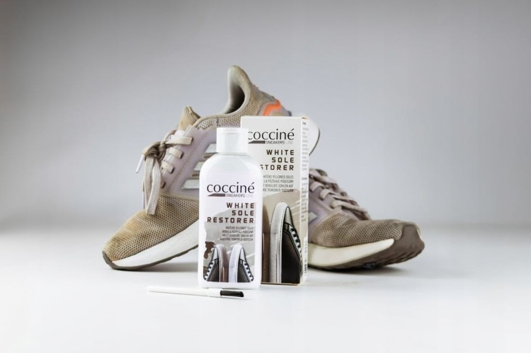 Wybielanie żółtych podeszw gumowych do sneakersów WHITE SOLE RESTORER 150ml
