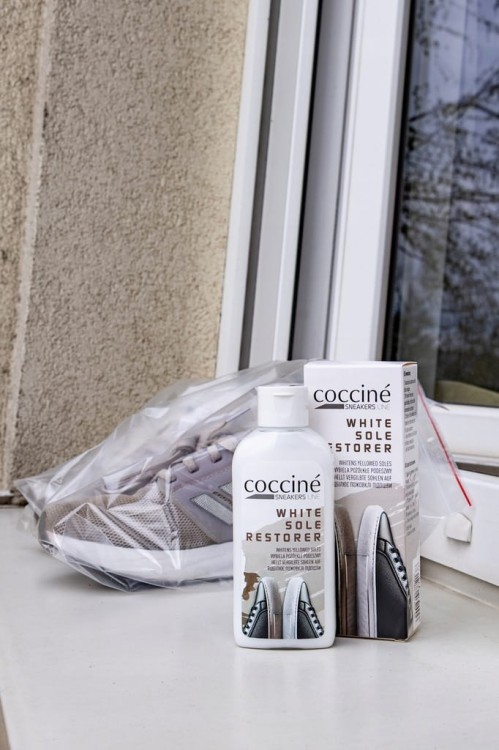 Wybielanie żółtych podeszw gumowych do sneakersów WHITE SOLE RESTORER 150ml