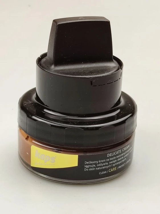 Pasta krem woskowy DELICATE CRAM z gąbką do butów 50 ml whisky
