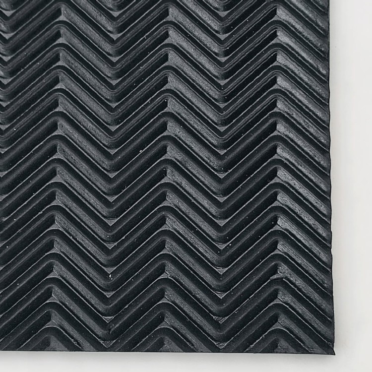 Guma antypoślizgowa na zimę zelówki 3 mm spody około 25 x 22 cm