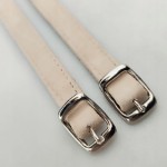 Paski paseczki do butów zamszowe szersze klamra srebrna 10 mm / 30 cm beż