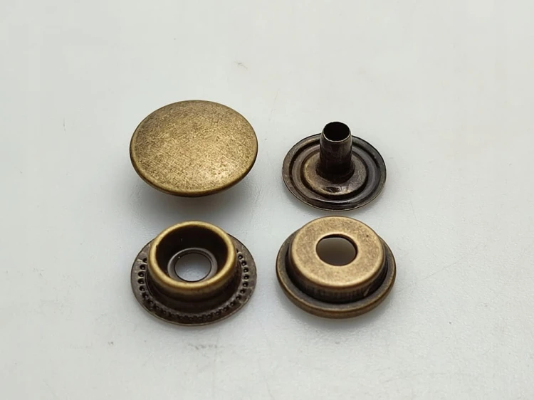 Napy zatrzaski metalowe kaletnicze 15 mm / 1000 sztuk stare złoto