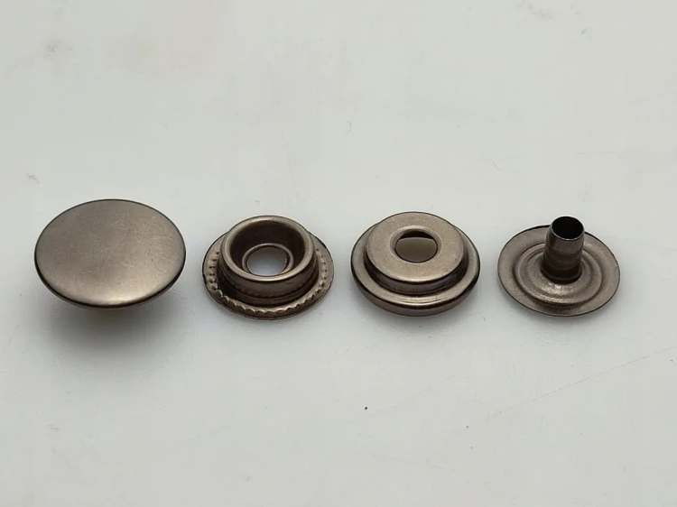 Napy zatrzaski kaletnicze 15 mm 50 sztuk czarny nikiel