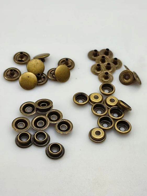 Napy zatrzaski kaletnicze 12,5 mm 50 sztuk stare złoto