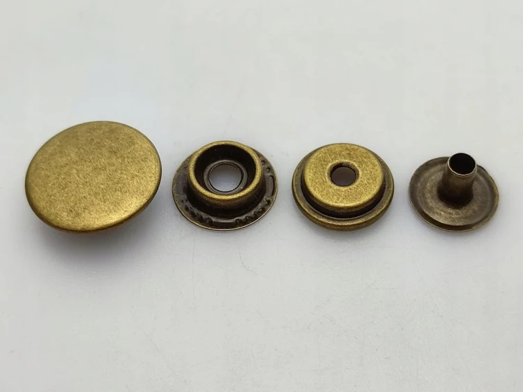 Napy zatrzaski kaletnicze 17 mm 50 szt STARE ZŁOTO
