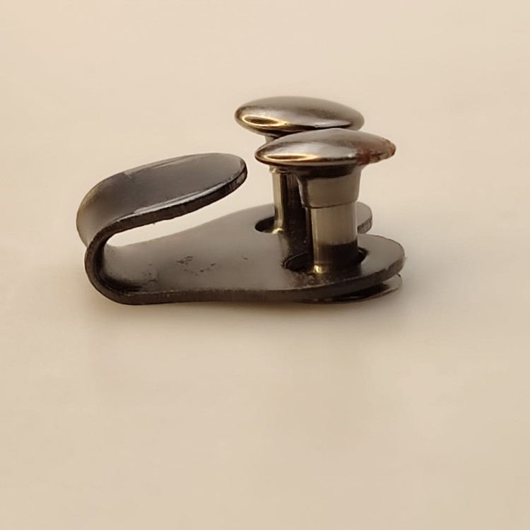 Uchwyt hak do obuwia + 2 nity czarny 1 sztuka