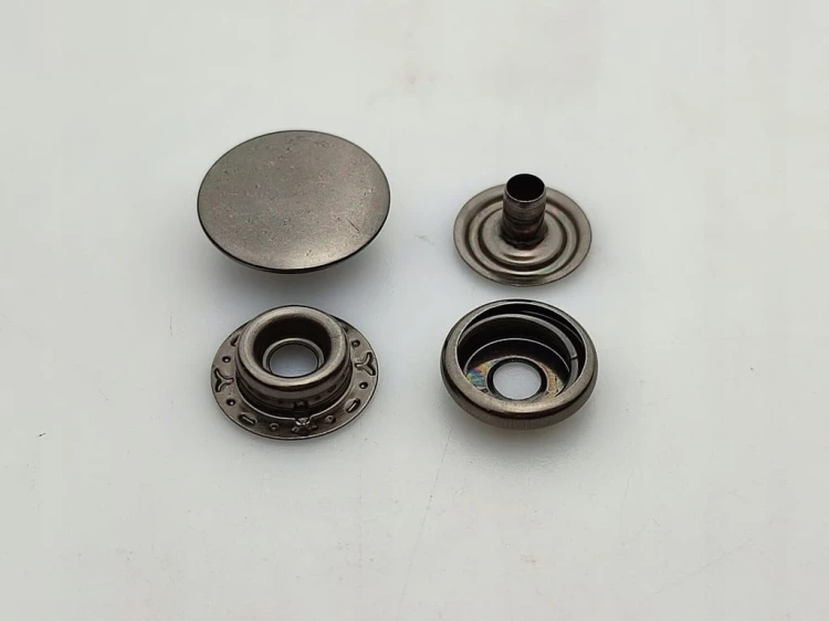Napy zatrzaski ciemny nikiel 17mm 50 szt