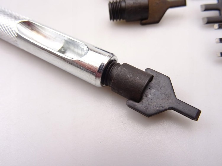 Wybijak wycinak otworów w skórze pod szew 1,6 mm / 2,4 mm / 3,2 mm / 6 szt